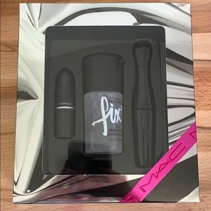 MAC Shiny Pretty Things All Stars Kit: Ruby Woo